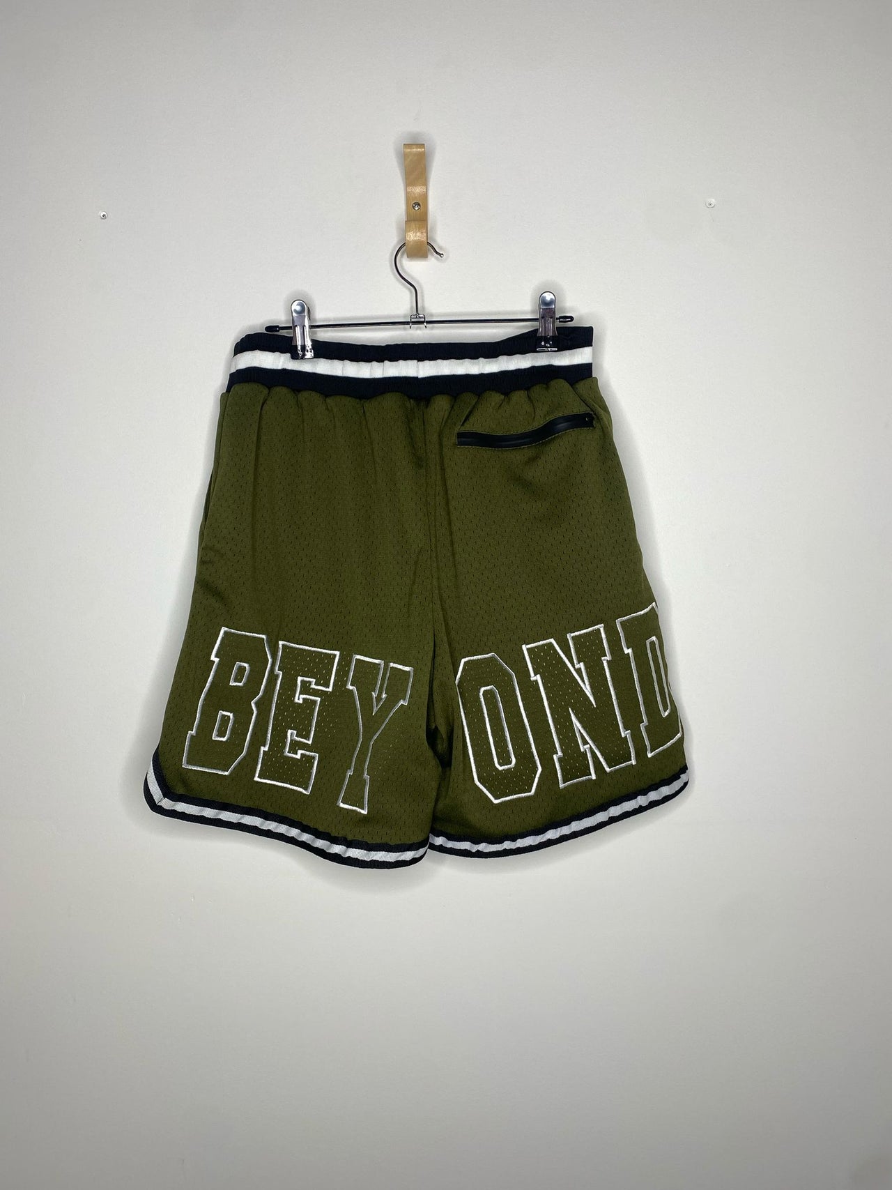 2024 BODY BEYOND Bottom Logo Shorts