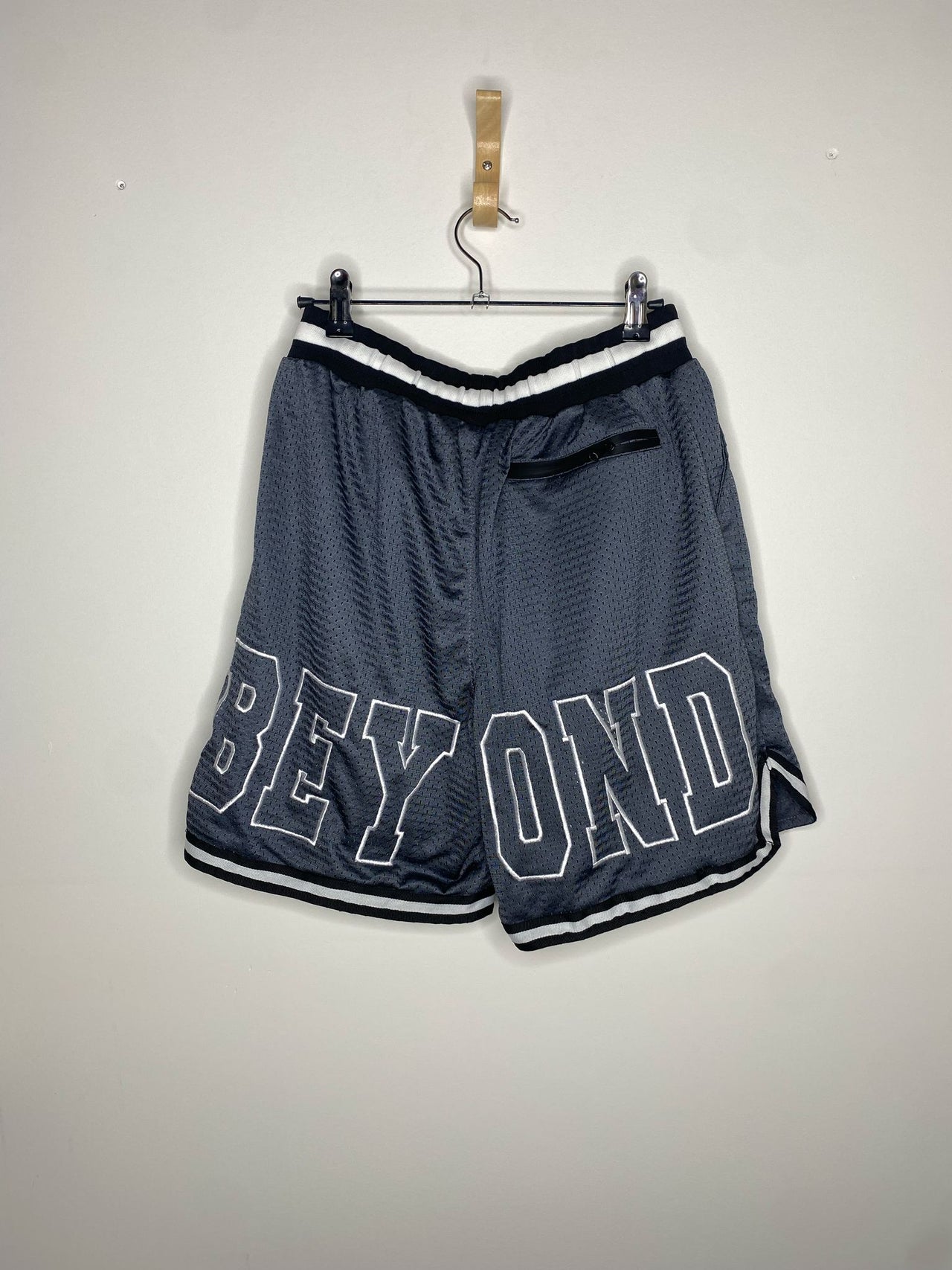 2024 BODY BEYOND Bottom Logo Shorts