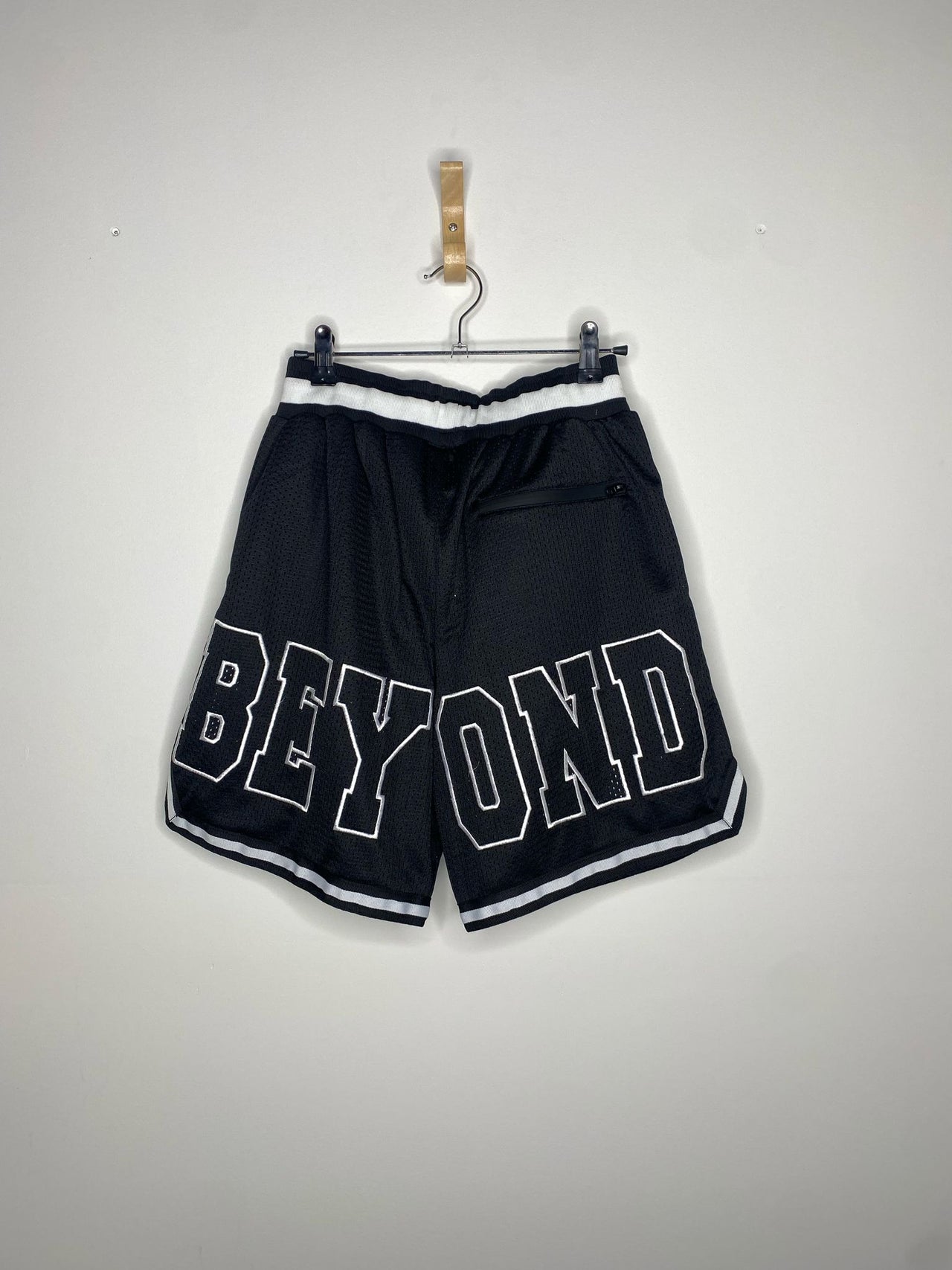 2024 BODY BEYOND Bottom Logo Shorts