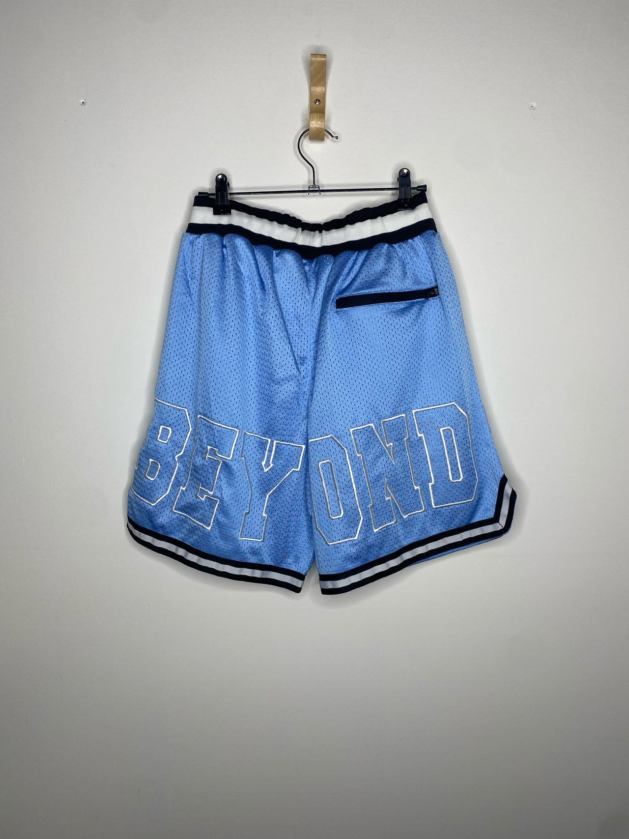 2024 BODY BEYOND Bottom Logo Shorts