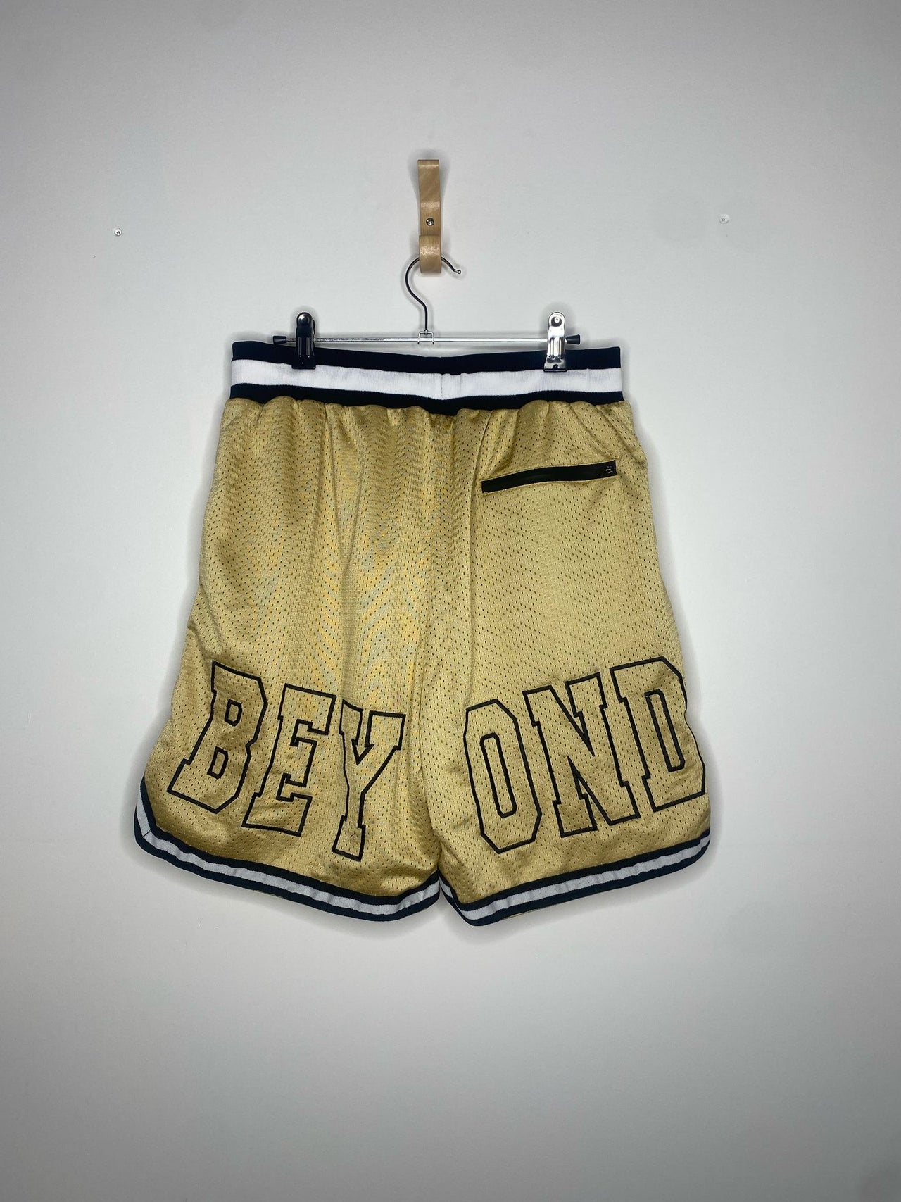 2024 BODY BEYOND Bottom Logo Shorts